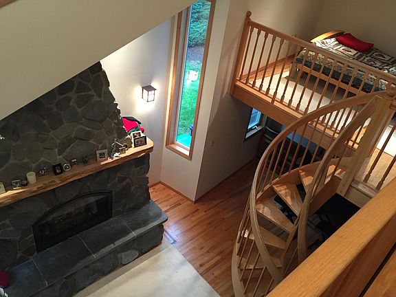 2nd image of 5003 W Lake Sammamish Pkwy NE