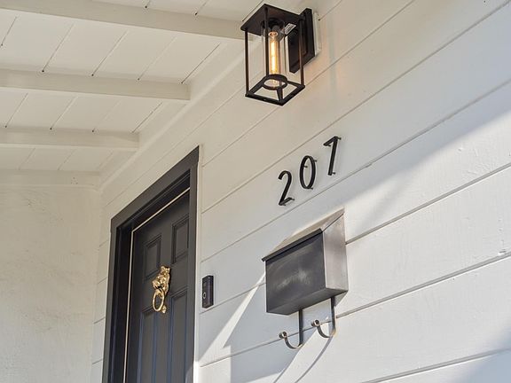 3rd image of 207 Hazelwood Dr