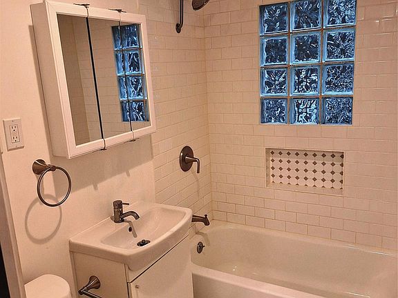 5th image of 1012 Rutland 3 St #3