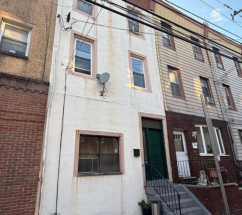1st image of 2246 S 15th St