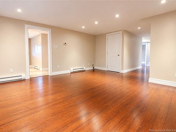 5th image of 18 Hillview St