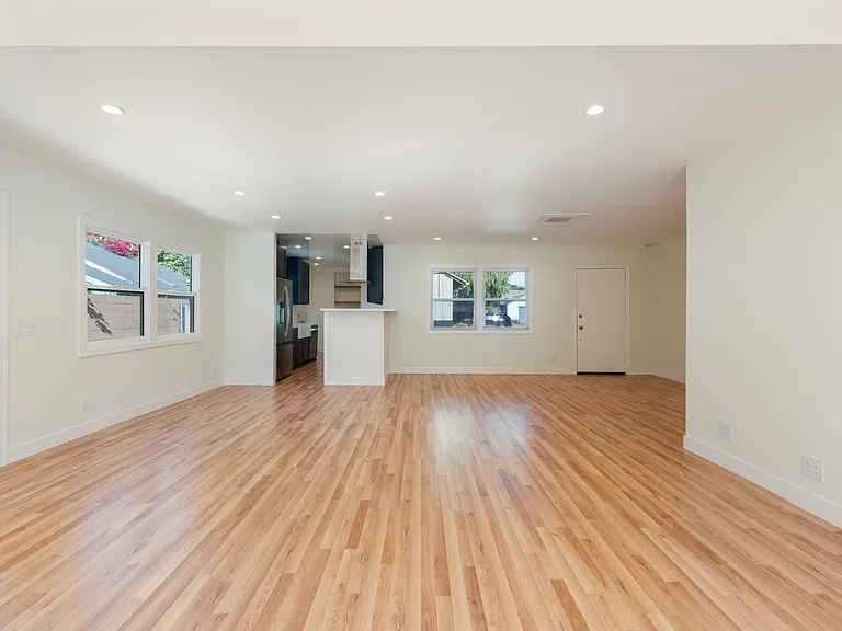 301 Frances St — Photo 6