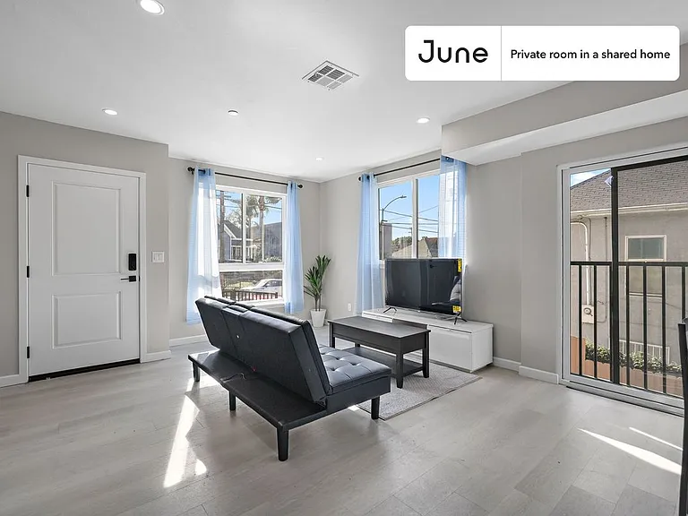 327 N Chicago #B — Photo 6