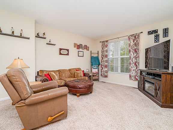 3rd image of 840 Summit Creek Dr
