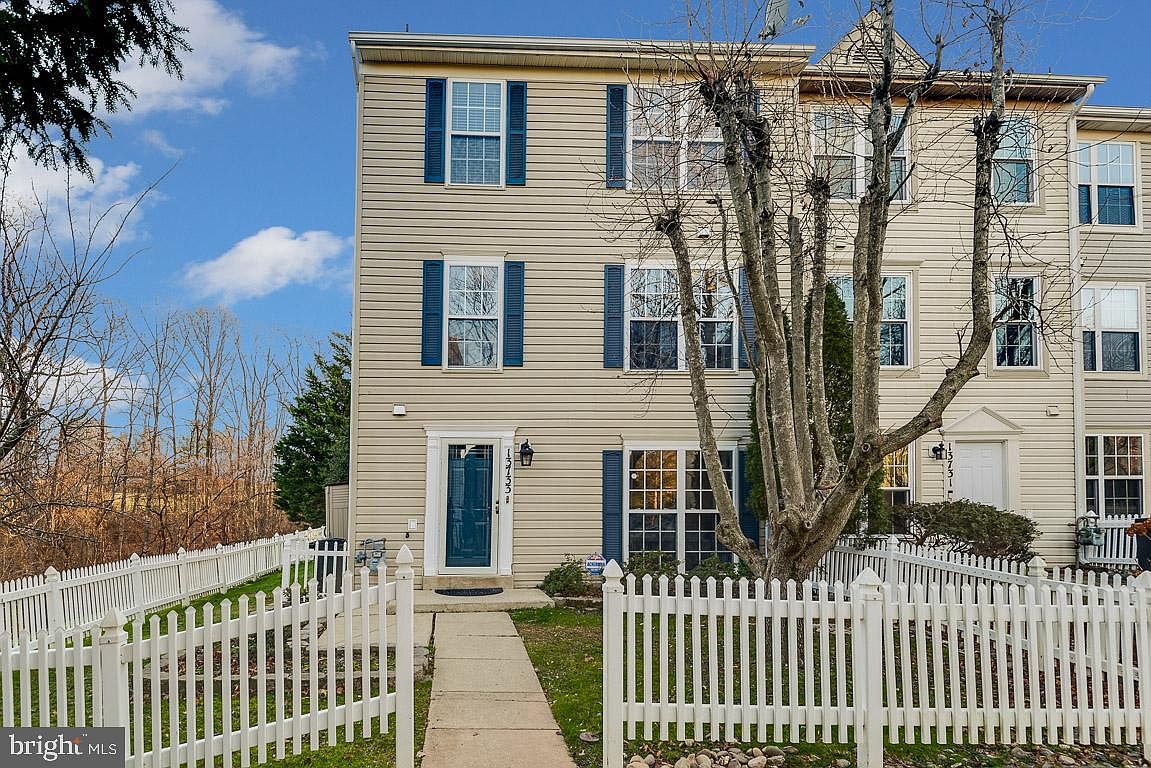 w⭐︎ 13733 Lark Song Dr, Germantown, MD 20874 | Zillow