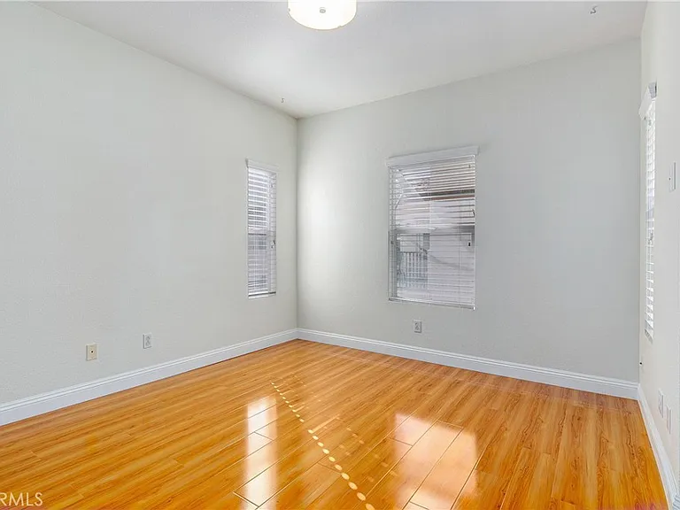 600 E Walnut St — Photo 10