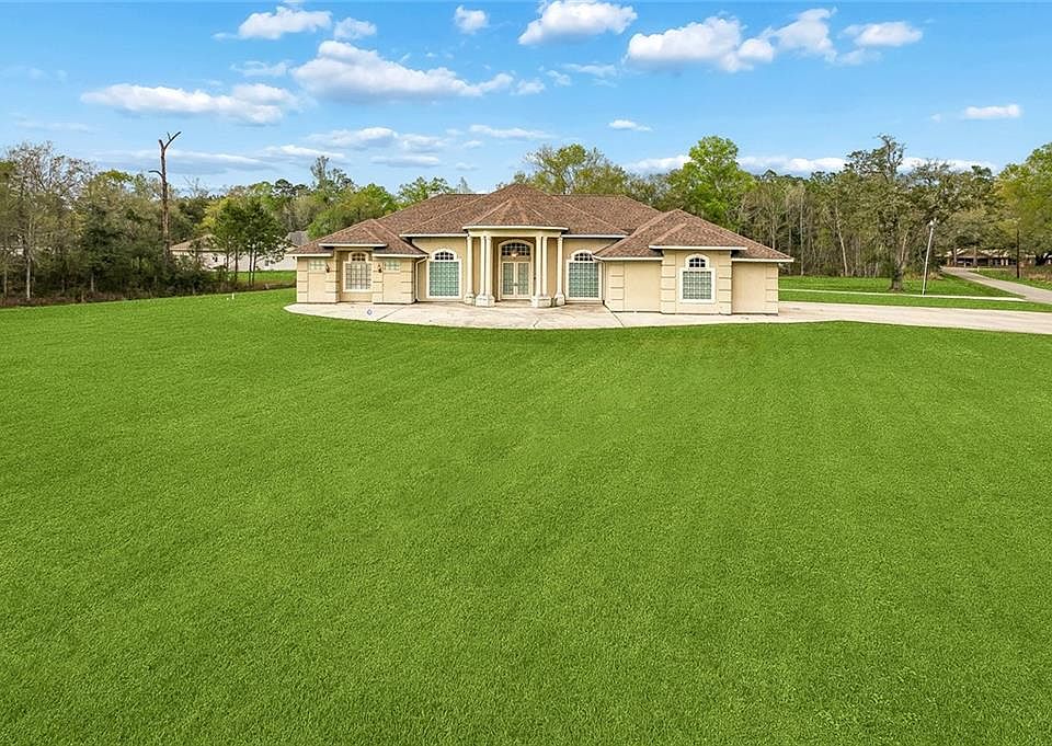 1st image of 43019 Loyds Ln