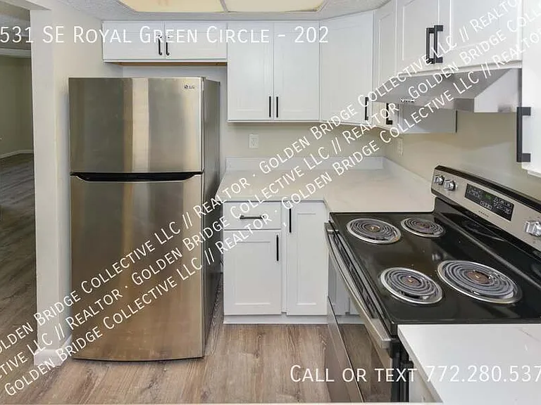1531 SE Royal Green Cir #202 — Photo 3