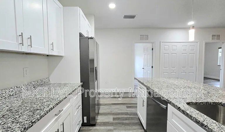 5050 Jones Dr — Photo 7