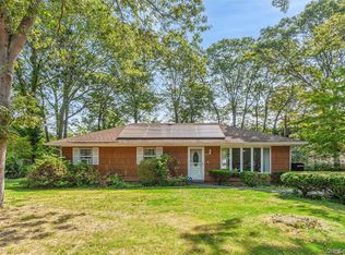 225 Chichester Ave, Center Moriches, NY 11934