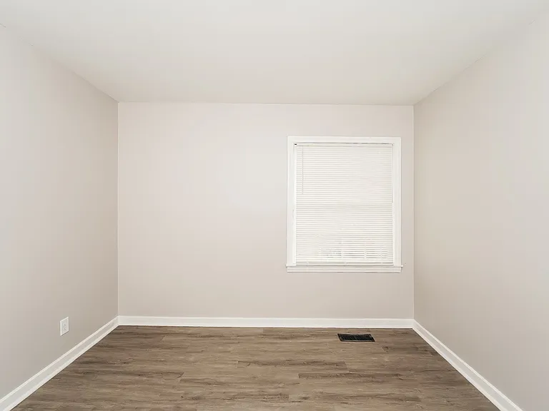 1612165_025_main_bedroom_13335991.jpg