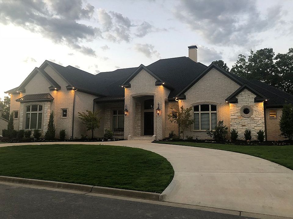 Front with circle drive
