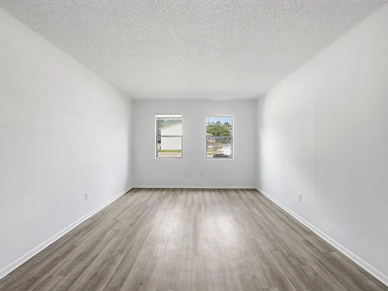 100 Ravenwood Dr #A — Photo 2