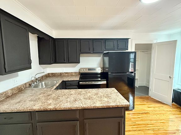 3rd image of 27 2nd St Floor 2F