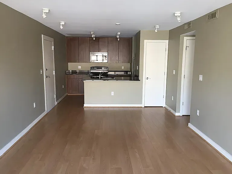 1423 Newton St NW #302