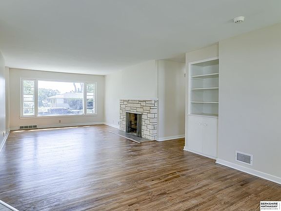 4th image of 5406 Crown Point Ave