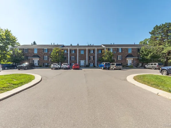 505 W Highland Rd, Howell, MI 48843