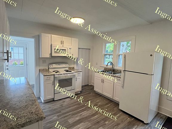 4th image of 1101 Blackstone Ave