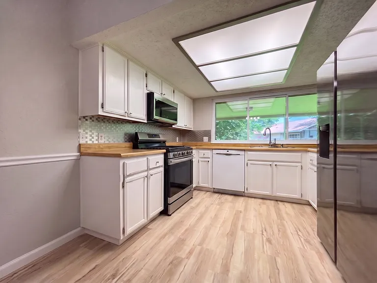 3500 Monument Dr — Photo 8