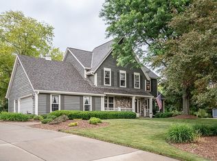 4095 Clare Bridge Ln, Brookfield, WI 53005