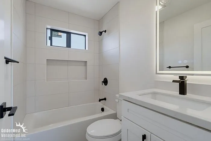 3075 Hawthorn St #5 — Photo 13