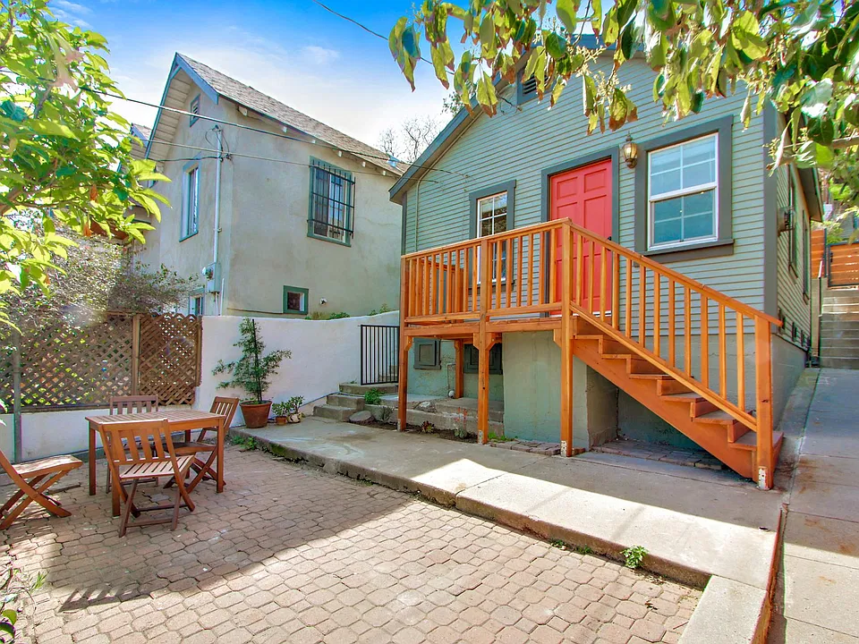 654 Amador St
