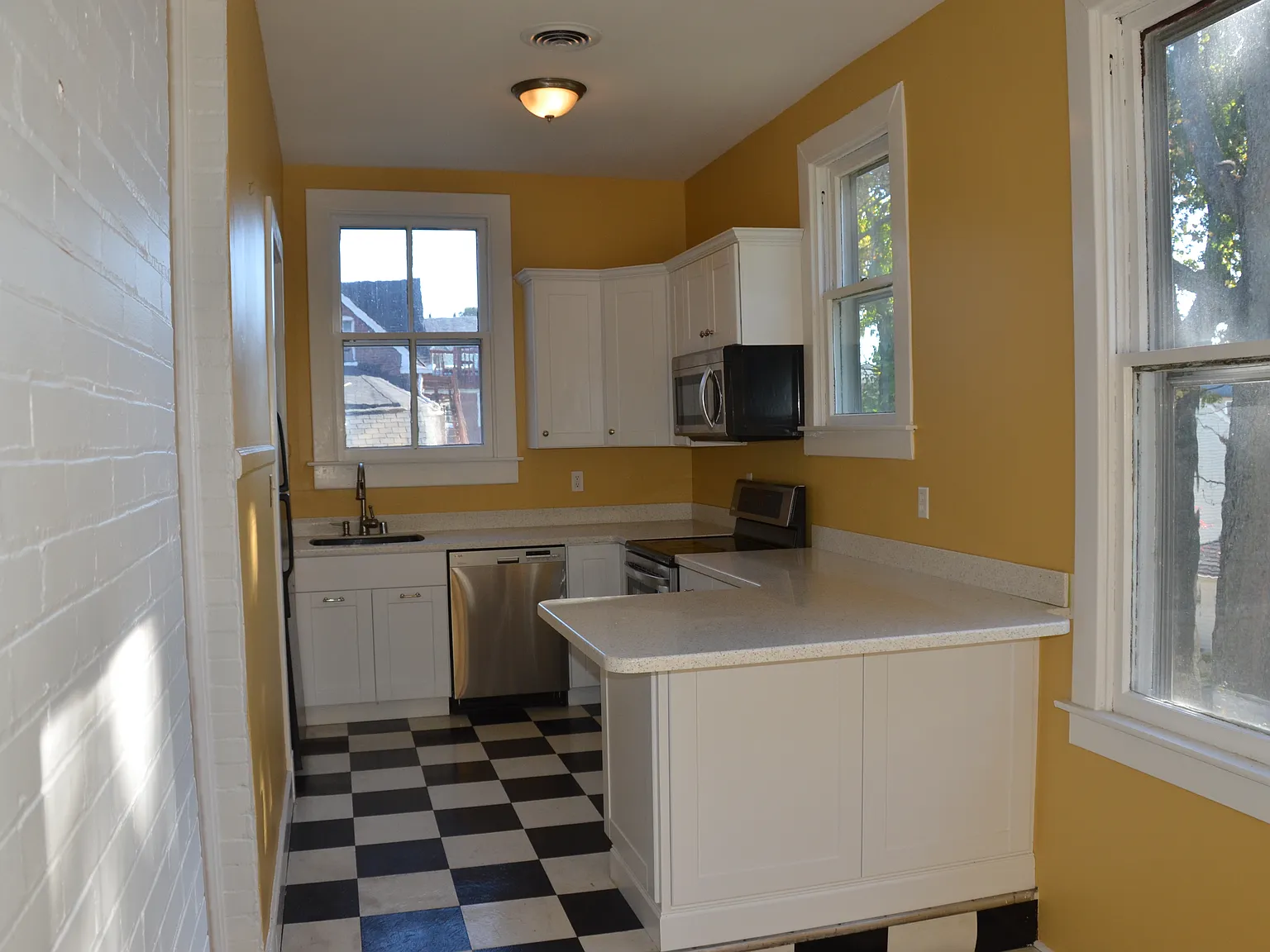 2 bed, 1200 sqft, $1,680 — Photo 3