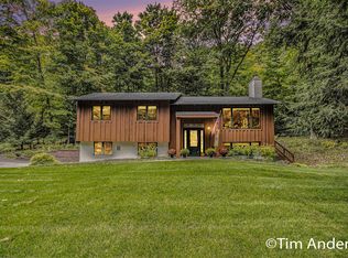 4039 E Oxford Dr, Leland, MI 49654