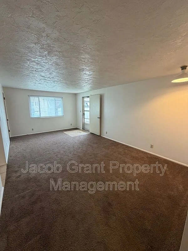 Building Photo - 143 W Fremont Ave #3