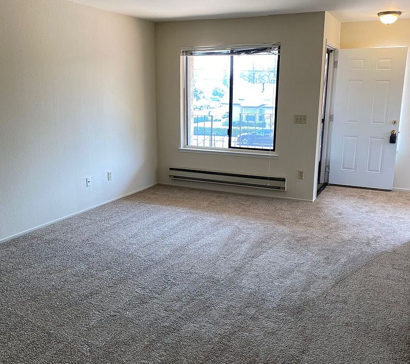 1st image of 403 Roosevelt Ave APT 6