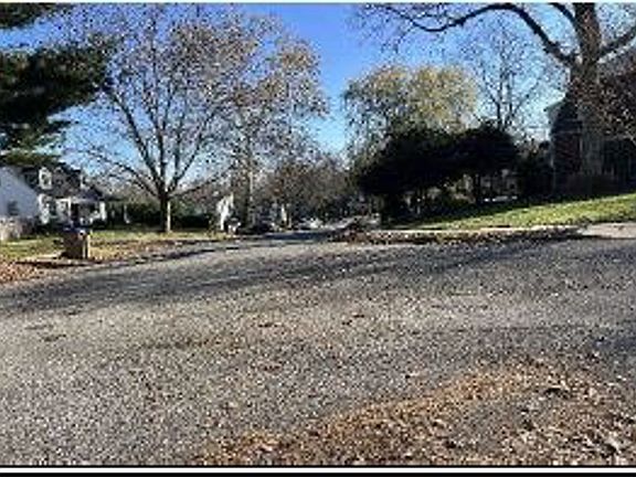 Exterior Neighborhood (street photo)