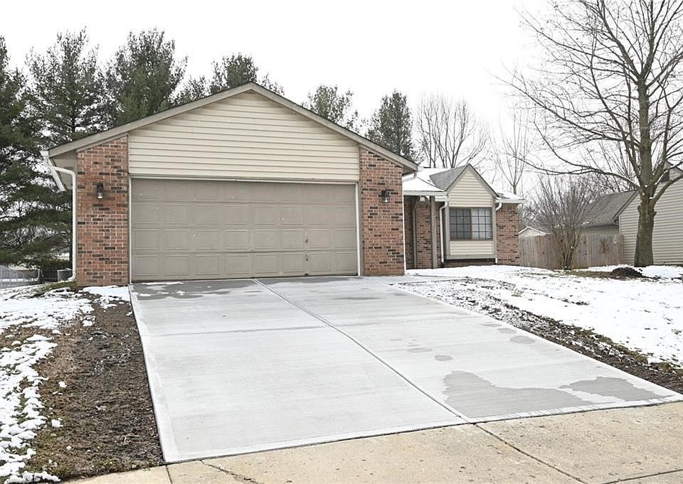 Look at that new driveway and sidewalk leading to the front porch!