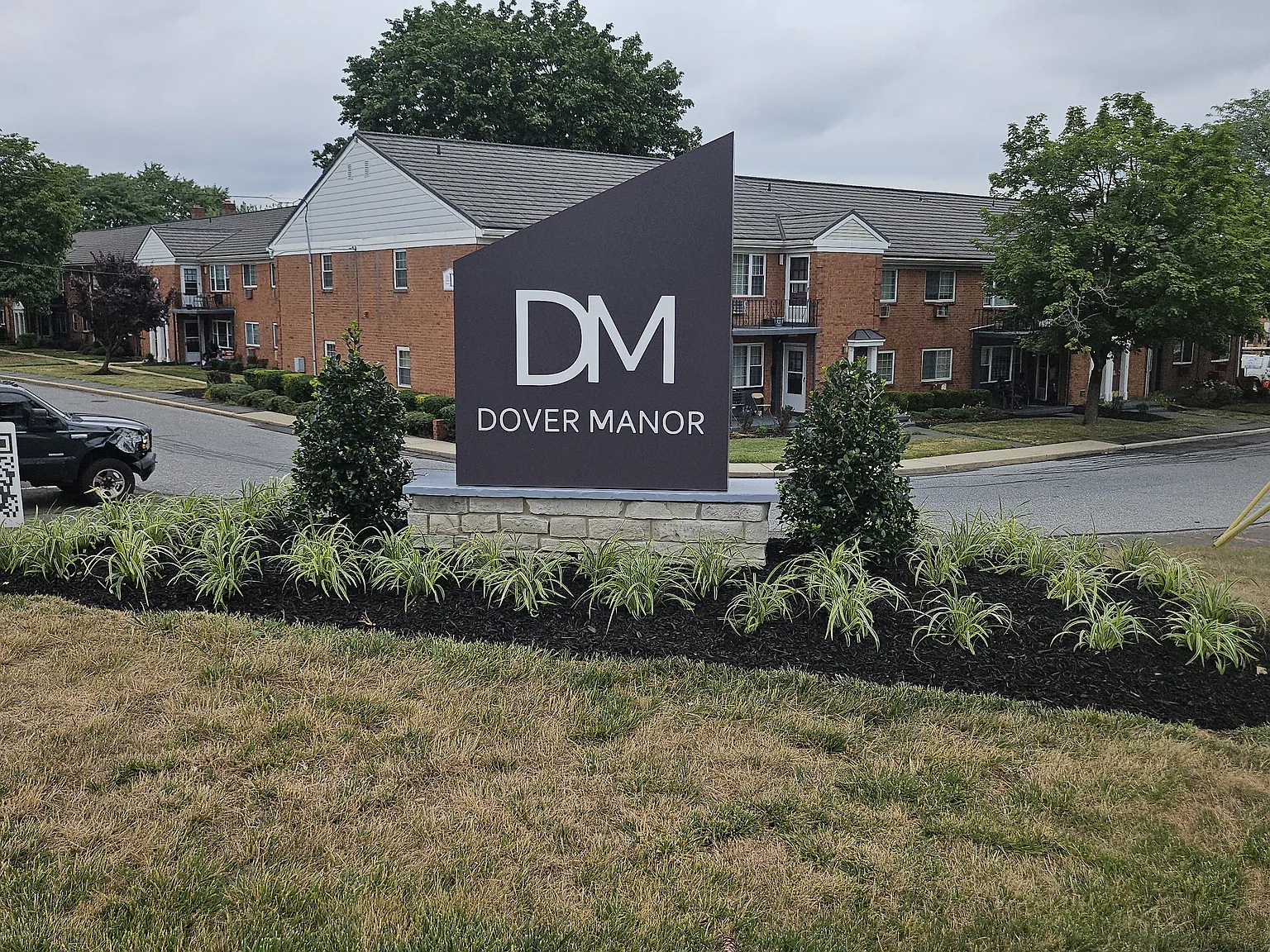 Dover Manor Apartments — Photo 1