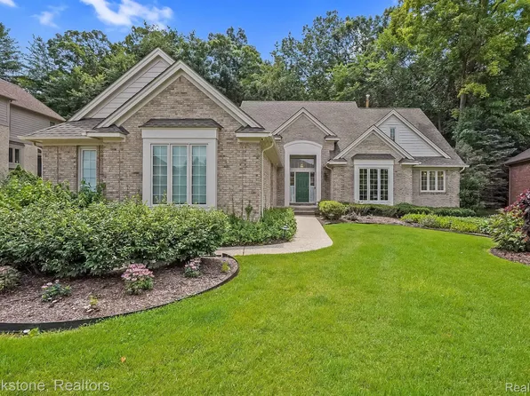 6335 Wildwood Ln, West Bloomfield, MI 48324