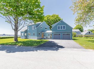 1 Shoreline Dr, Falmouth, ME 04105