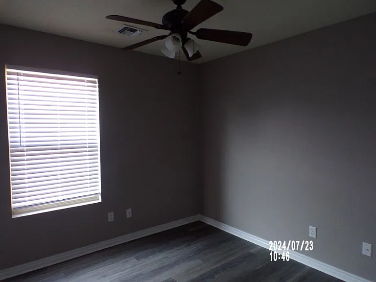621 NW Granite Ave — Photo 9