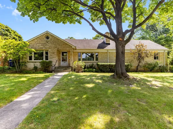 27 Pleasant Ave, Highwood, IL 60040