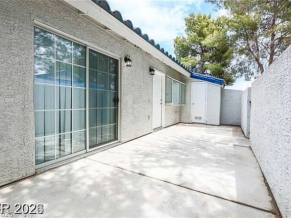 3rd image of 2117 Chertsey Dr Unit C