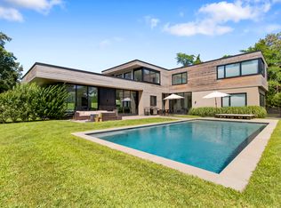 71 Eastway Dr, Southampton, NY 11968