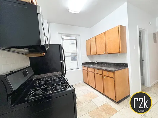 Rented by Realty 2000 Corp | media 8