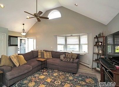 5th image of 30 Bowers Ct
