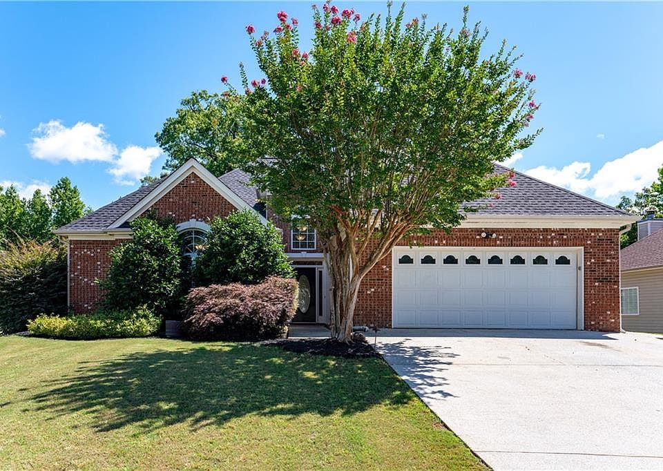 1st image of 220 Candlewood Dr