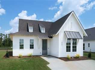 732 Village Dr, Opelika, AL 36801