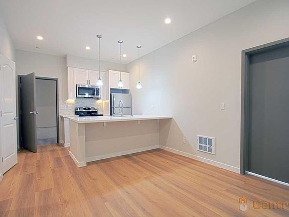 3rd image of 653 Arguello Blvd #A1