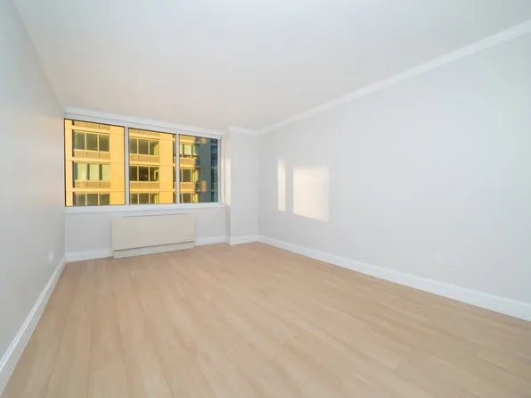 140 Riverside Boulevard image 2 of 26