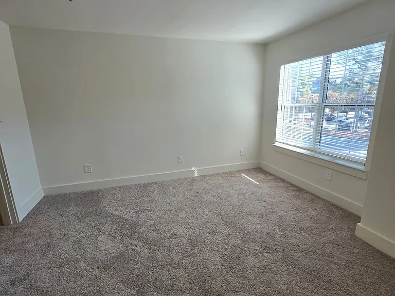 Wesley St. Claire Apartments at Lawrenceville — Photo 96