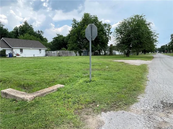 205 SW 4th St, Minco, OK 73059