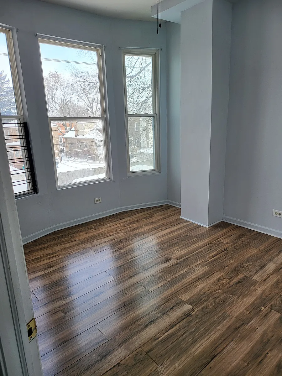 Building Photo - 6729 S Saint Lawrence Ave #2