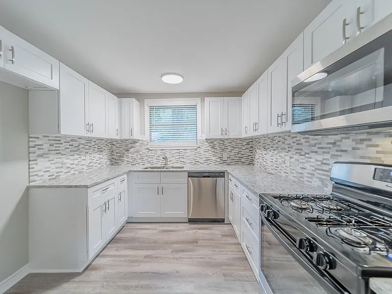5739 Skylane Dr — Photo 13