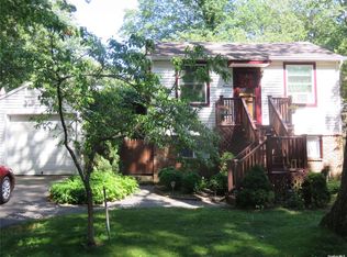 100 Hawthorne Rd, Rocky Point, NY 11778